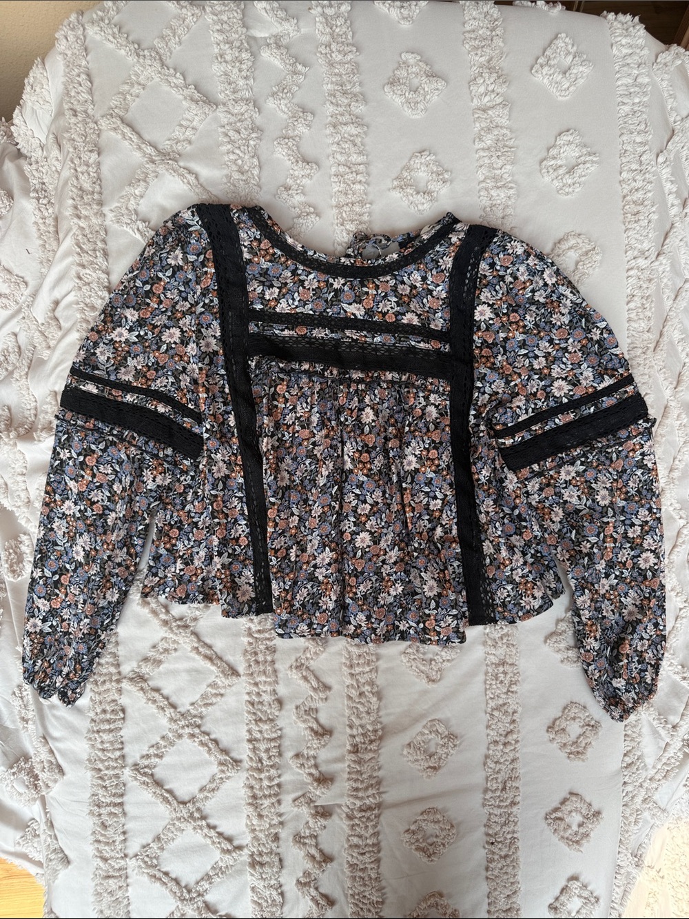 American Eagle Floral Lace-Trim Long Sleeve Crop Top - Black Multi